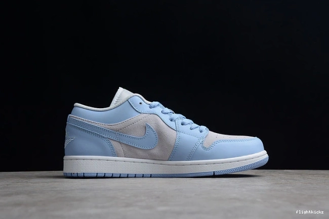 DC0774-050 University (W) Jordan Blue 1 Low 0809